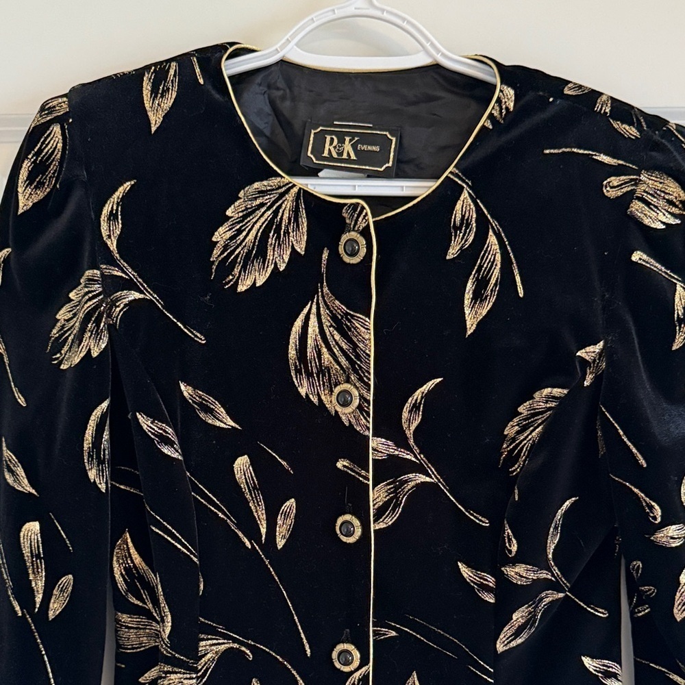 Vintage R&K Evening black velvet with gold accent top EUC Size 12 - Picture 3 of 9